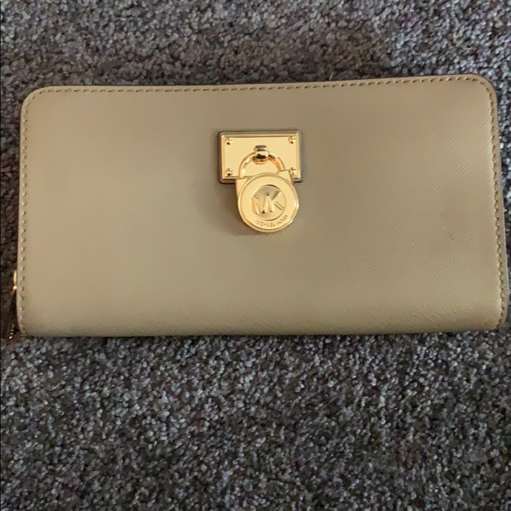 Michael Kors Cream Wallet